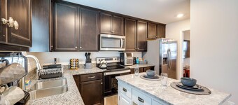 Pet-friendly Home: Spacious Yard + Community Perks