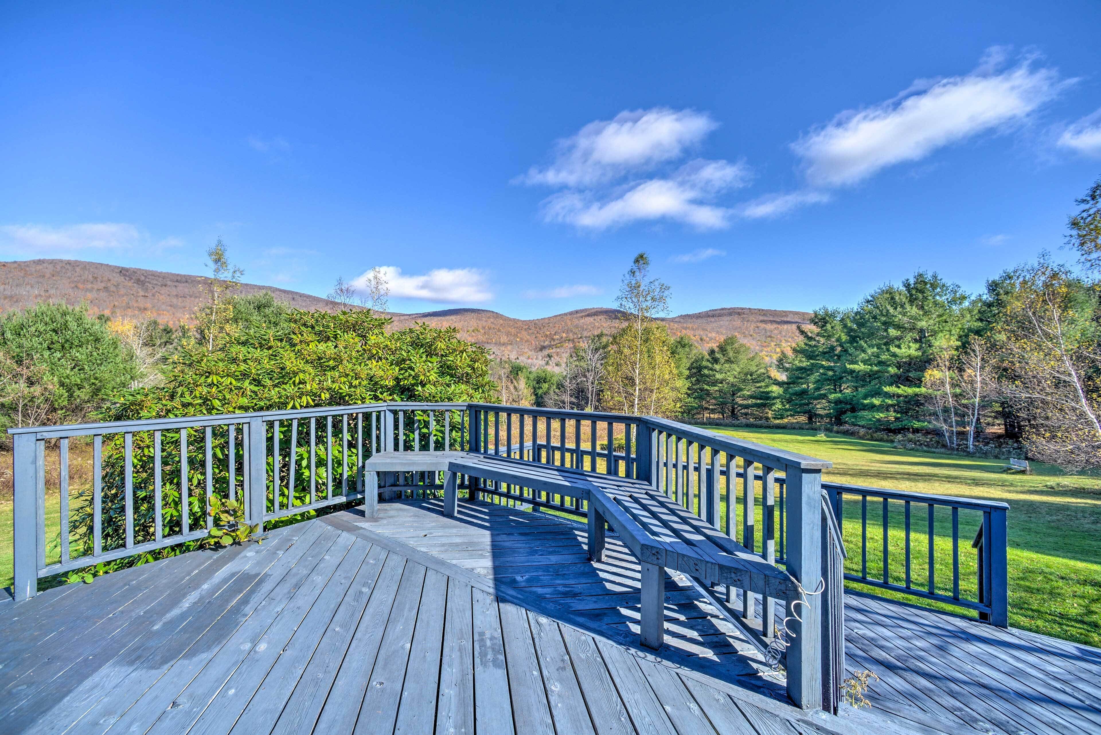 Rustic Log Cabin w/ Yard - 9 Mi to Hunter Mtn!