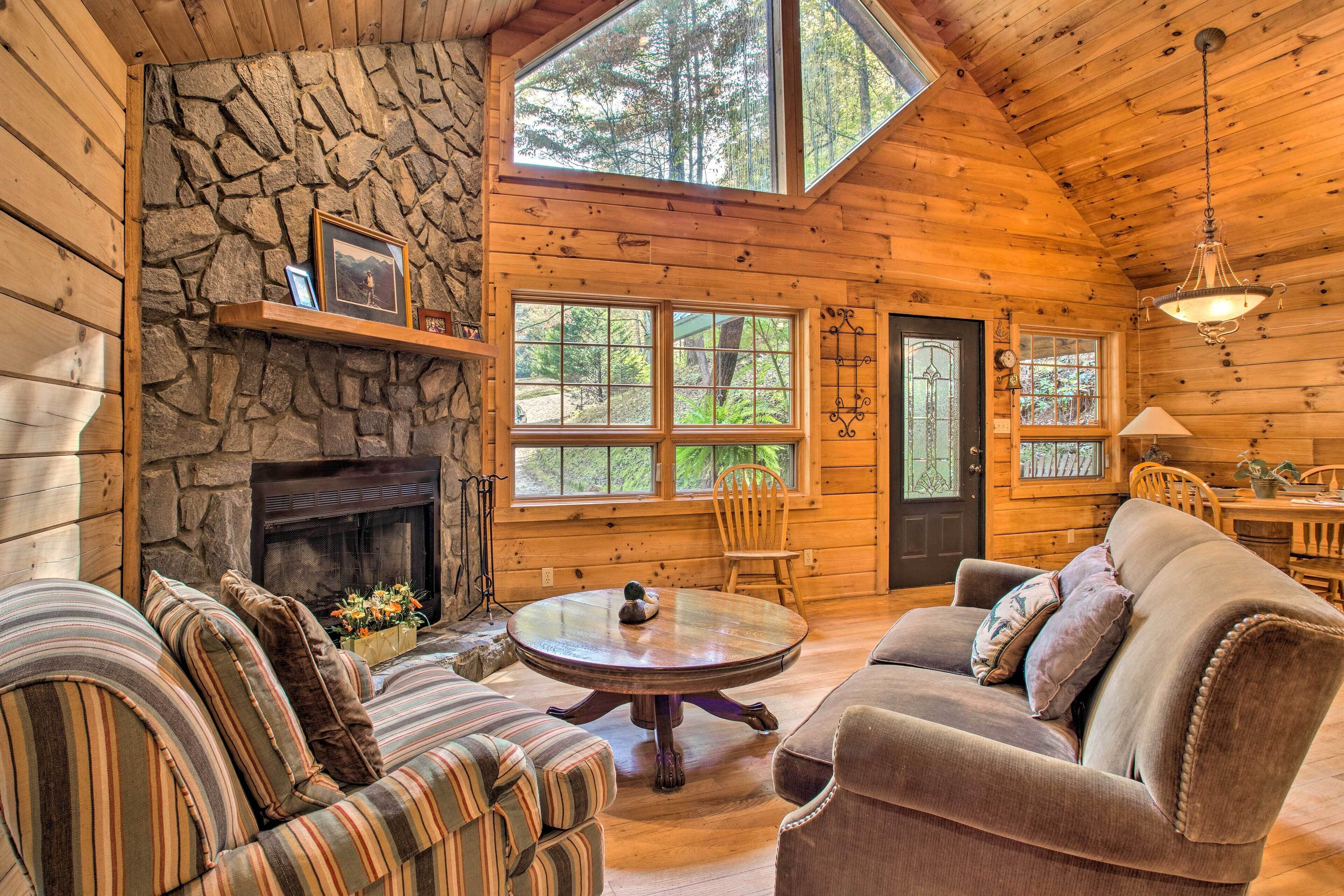 Storybook Bryson City Cabin on Stream w/ Hot Tub!