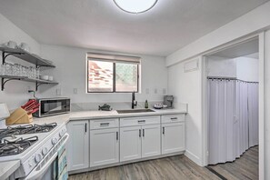 Leilighet (0 Bedroom) | Eget kjøkken | Mikrobølgeovn, ovn, kokeplater og kaffekvern