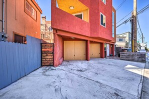 Exterior - Oxnard Apartment < 1/2 Mi to Beaches! (Oxnard)