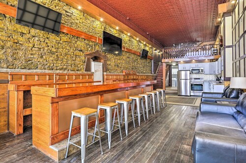 Walk to River: Unique Studio in Renovated Bar!