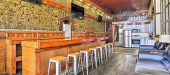 Walk to River: Unique Studio in Renovated Bar!