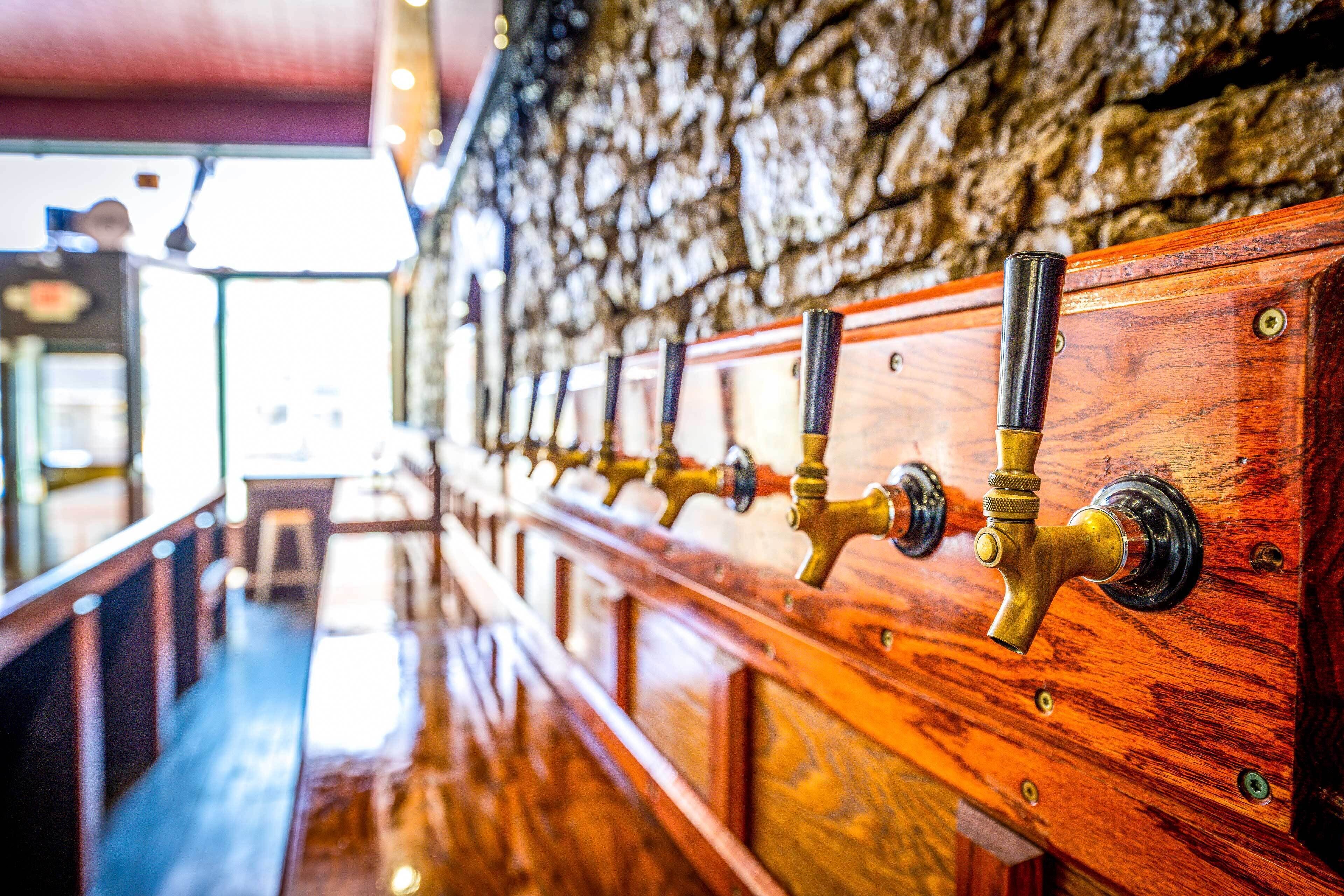 Renovated Bar < 2 Blocks to Mississippi River