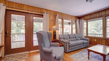 Cottage (2 Bedrooms) | Interior