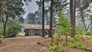 A cabin with a patio, surrounded by tall trees and a forested area. - Step-free Hawkins Bar Home Near Trinity River (Salyer)