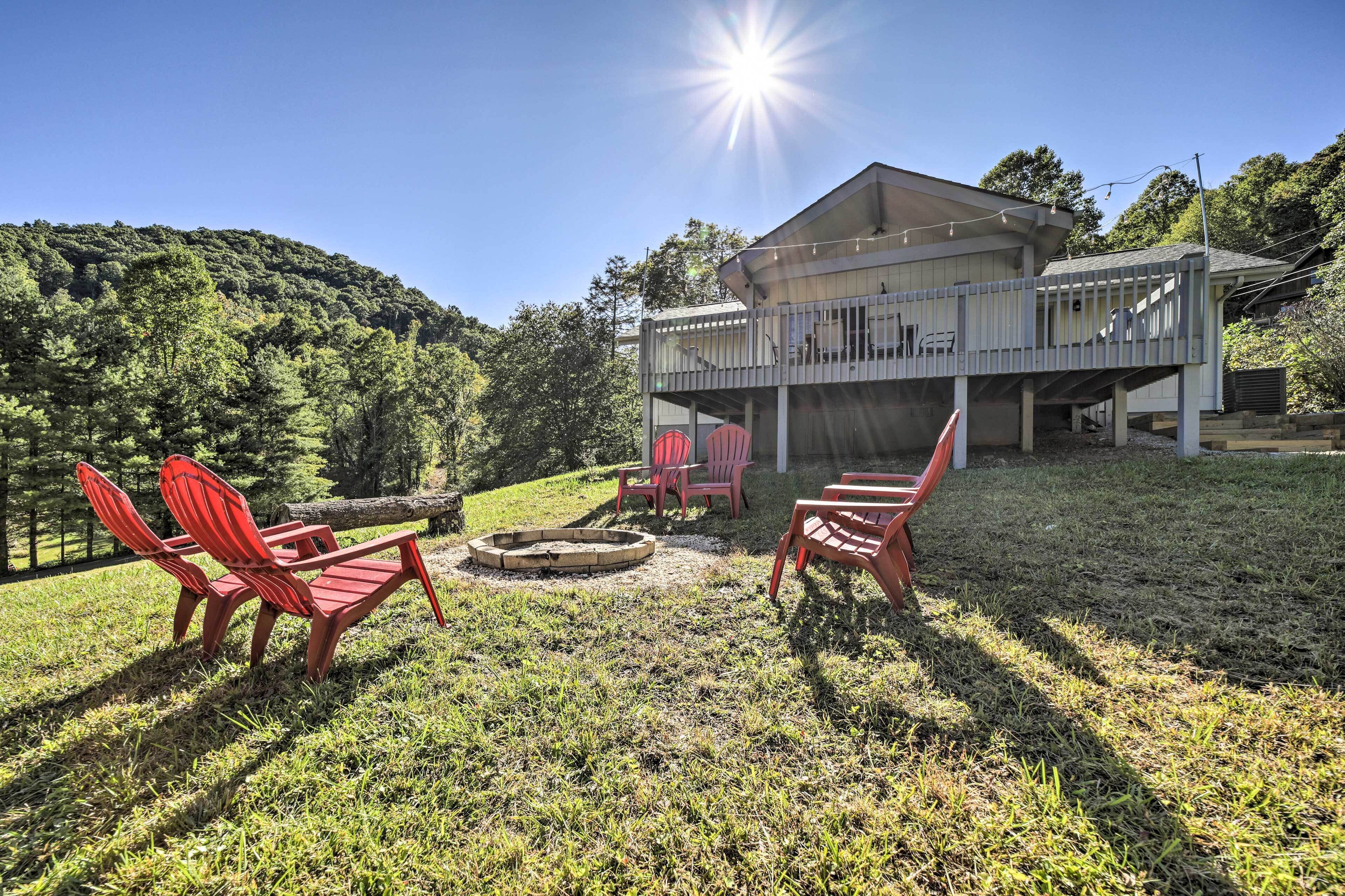 Updated Canton Cabin w/ Decks - Near Hiking!