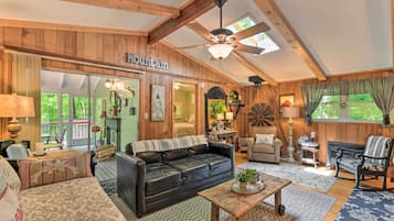 Cottage (2 Bedrooms) | Front of property