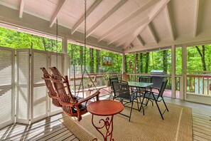 Cottage (2 Bedrooms) | Interior - Smoky Mtn Cottage on Creek w/ Lanai & Forest Views (Franklin)