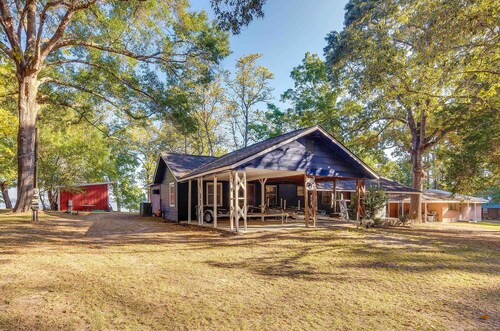 'the Whacky Shack' Family Cabin w/ Fire Pit!