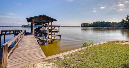 'the Whacky Shack' Family Cabin w/ Fire Pit!