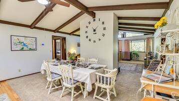 House (5 Bedrooms) | Interior