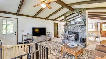 House (5 Bedrooms) | Interior