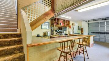 House (5 Bedrooms) | Interior