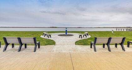 Water Views: Wildwood Crest at Sunset Lake Apt!
