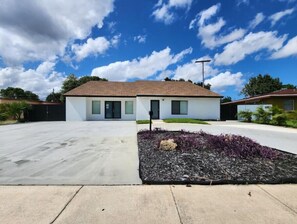 Exterior - New in Town! Airport, Beaches, Downtown! (Fort Lauderdale)