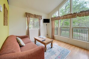 House (1 Bedroom) | Interior - Winery Cabin in Fredericksburg w/ Wraparound Deck! (Fredericksburg)