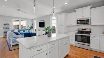 House (5 Bedrooms) | Interior