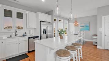 House (5 Bedrooms) | Interior