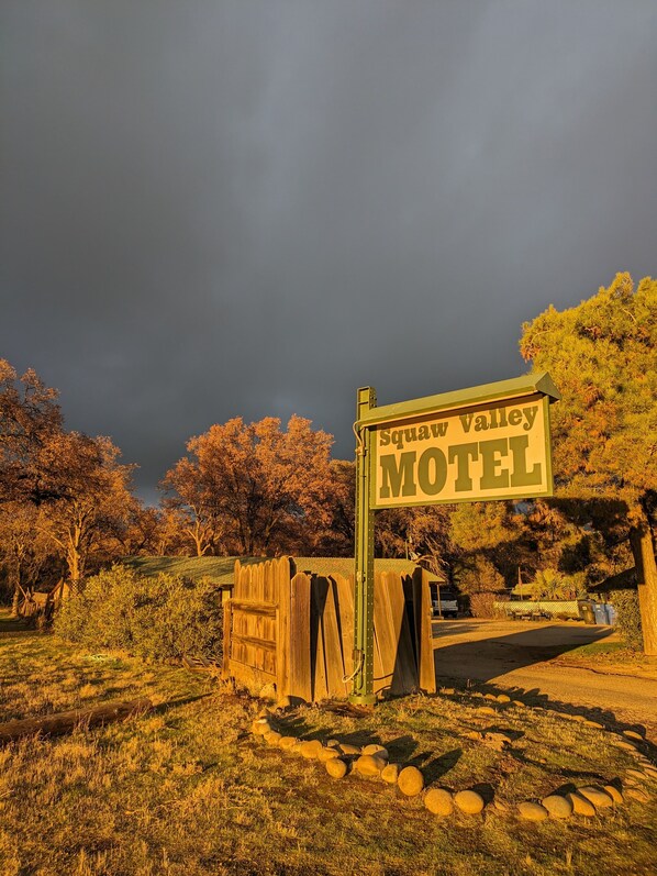 Exterior - Squaw Valley Motel (Yokuts Valley)