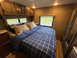 2 bedrooms, travel cot, free WiFi, bed sheets