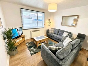 Living area - Lovely 2 bed with free parking (Inverness)
