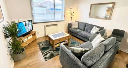Lovely 2 bed with free parking
