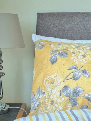 Apartment | Laptop workspace, free WiFi, bed sheets