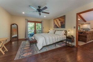 3 bedrooms, WiFi, bed sheets - Lakefront Paradise - Hot Tub, Game Rm, Kayaks, Dock (Moneta)