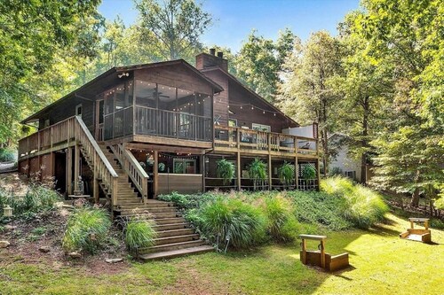 Lakefront Paradise - Hot Tub, Game Rm, Kayaks, Dock