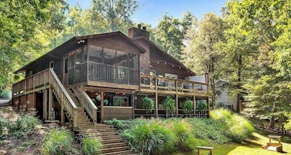 Lakefront Paradise - Hot Tub, Game Rm, Kayaks, Dock