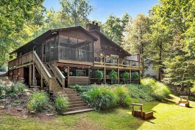 Woodland Paradise - Hot Tub, Game Rm, Kayaks, Dock