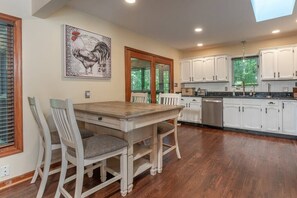 Unclassified image, 4 of 51, button