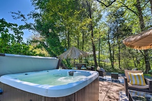 Interior - Adorable Beach Cottage w/ Hot Tub & Tropical Bar! (Chesapeake Beach)