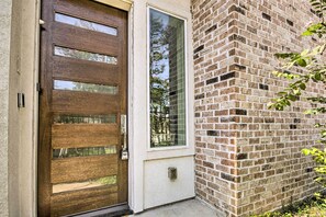 Exterior detail - 3-story Home Near Museums, Nightlife & Downtown! (Houston)