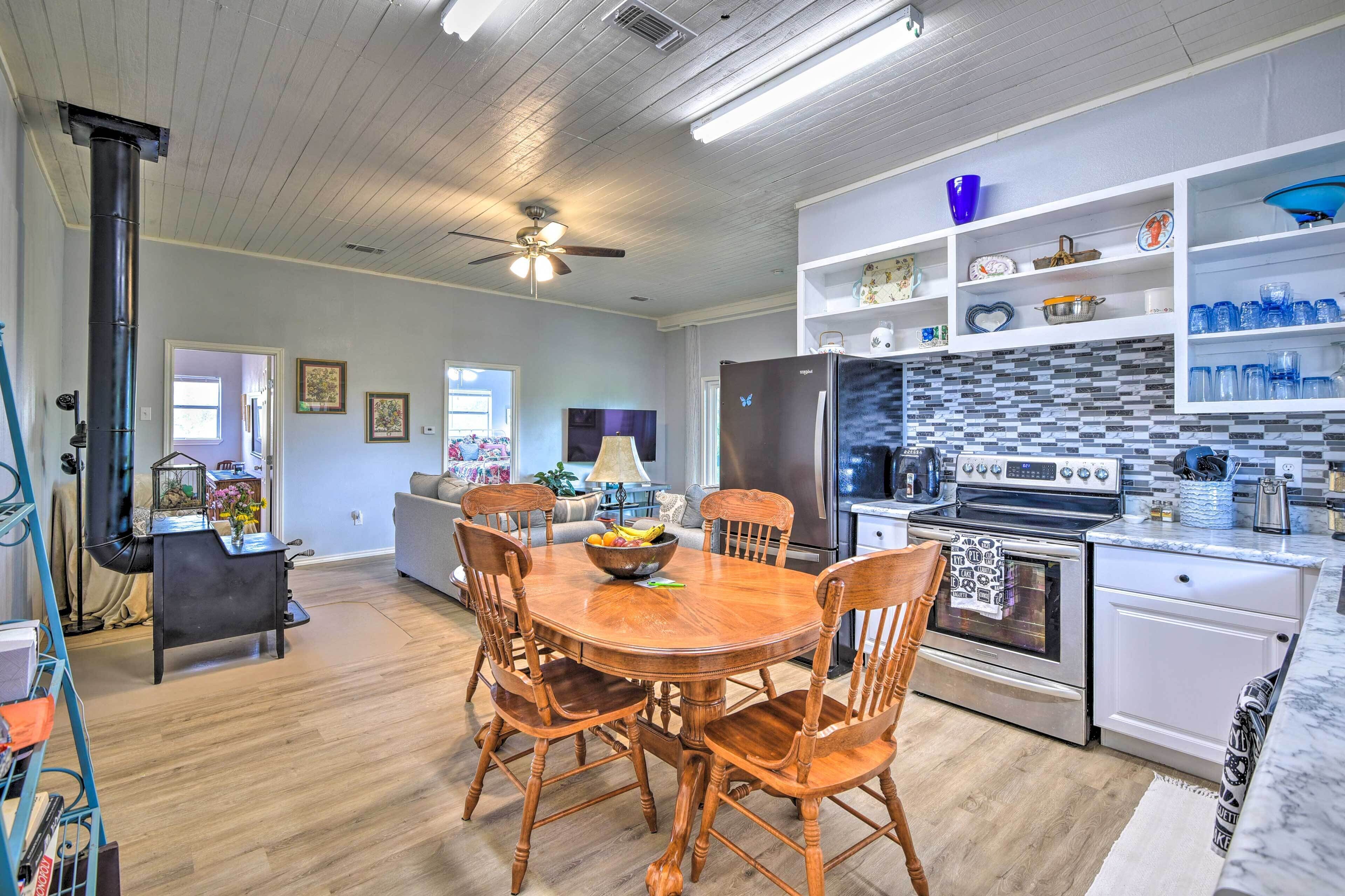 Adorable Secluded Cottage w/ Outdoor Pool!