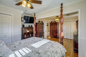 Interior - Bristol Retreat w/ Creek Access: 2 Mi to Dtwn (Bristol)