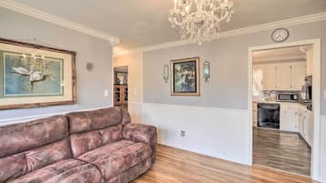 House (2 Bedrooms) | Interior