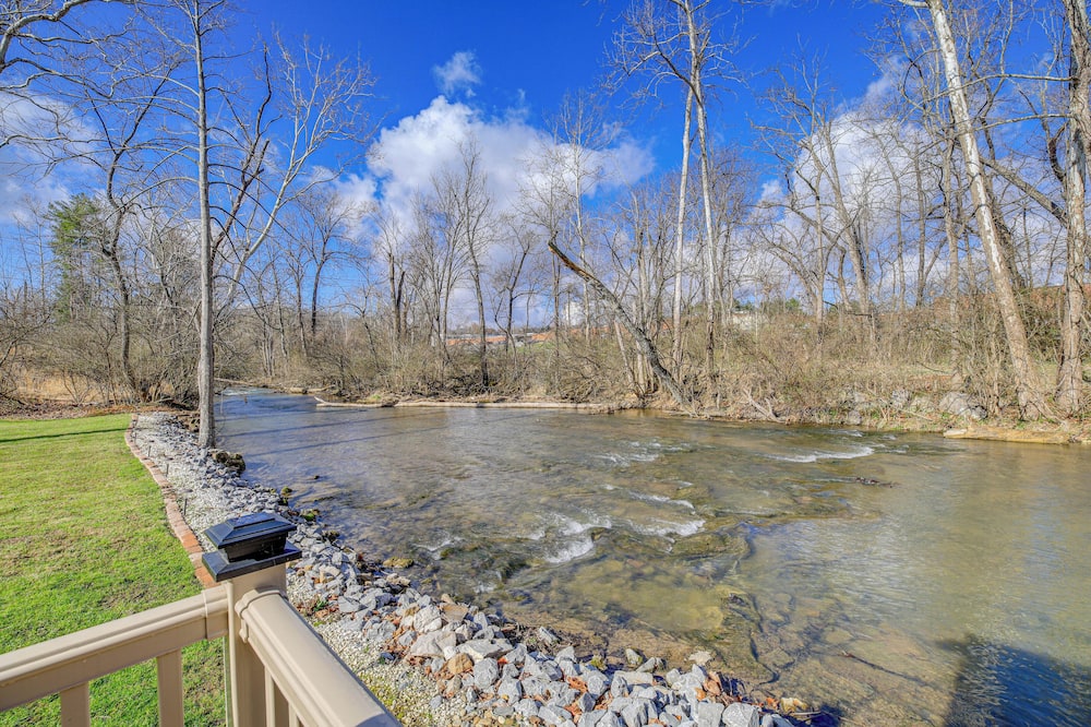 Bristol Retreat w/ Creek Access: 2 Mi to Dtwn - Withers, VA