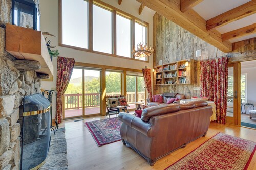 Architect-designed Franconia Home: Hot Tub & Views