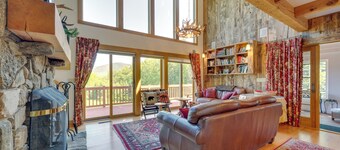 Architect-designed Franconia Home: Hot Tub & Views