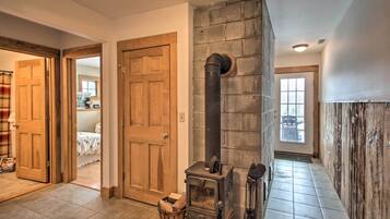 ุงูู
ูุดุฃุฉ ู
ู ุงูุฏุงุฎู