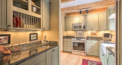 Architect-designed Franconia Home: Hot Tub & Views