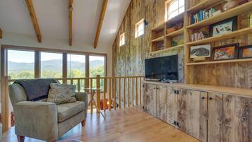 ุงูู
ูุดุฃุฉ ู
ู ุงูุฏุงุฎู