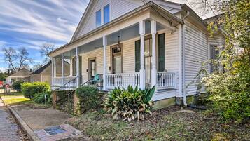 ์ํํธ (2 Bedrooms) | ์๋ฐ ์์ค ์ ๋ฉด