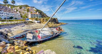 Bright Catalina Island Condo w/ Ocean Views!