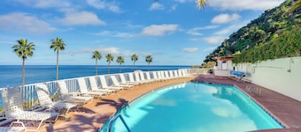 Bright Catalina Island Condo w/ Ocean Views!