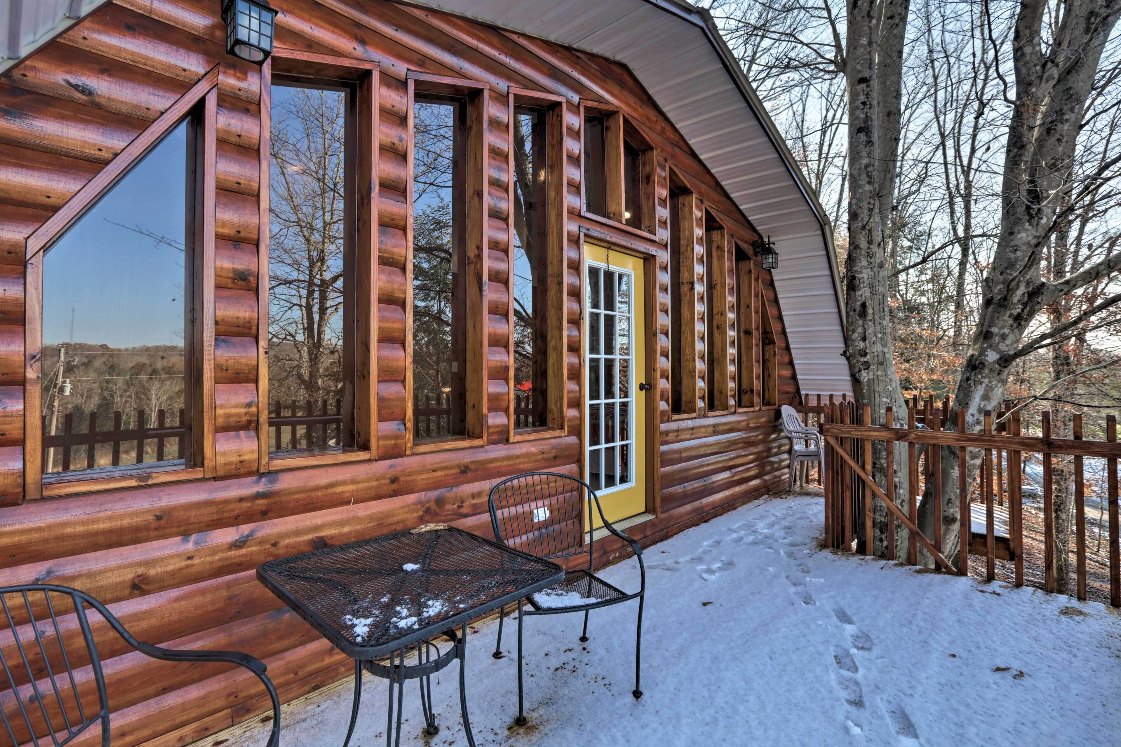 Beattyville Cabin w/ Decks By the Red River Gorge!