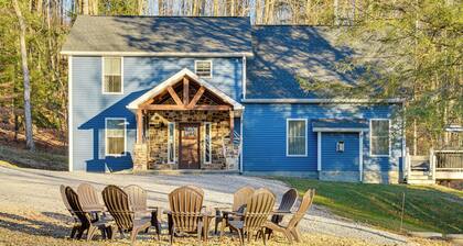 Benezette Cabin w/ Hot Tub, Grill & Mtn Views