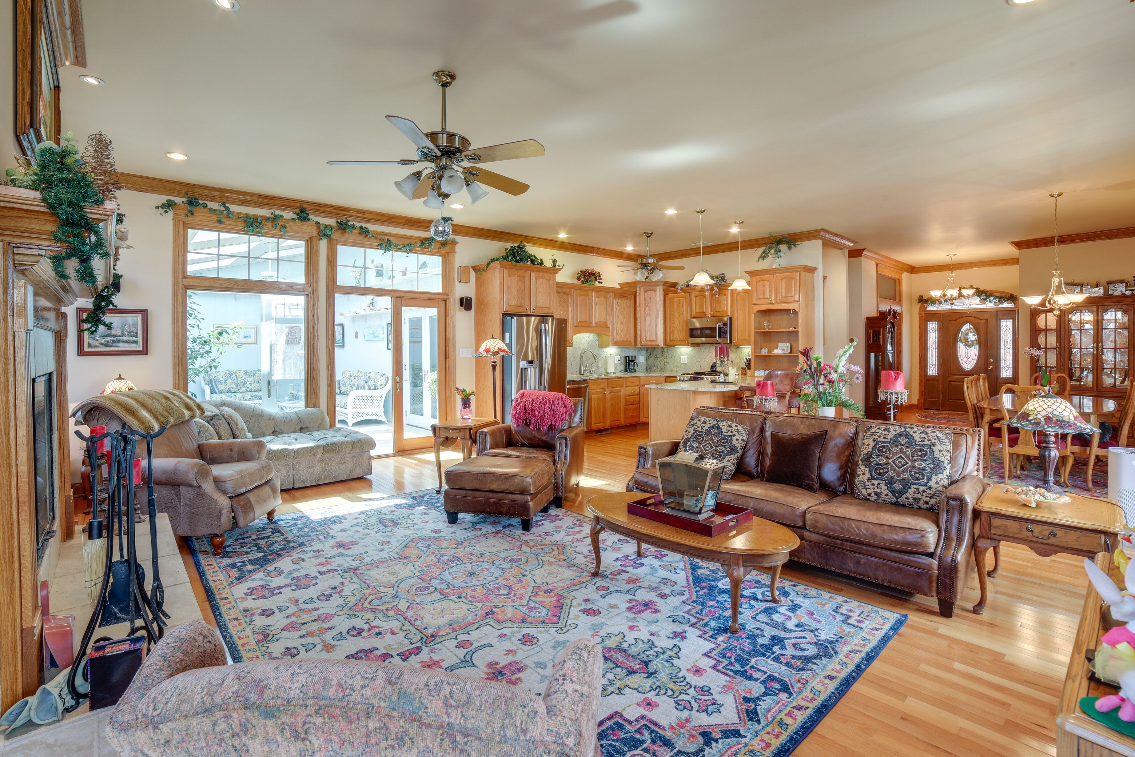 Charming Crete Home With Hot Tub, Deck & Fire Pit